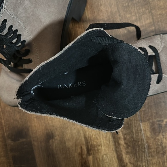 Bakers suede leather caramel / camel colored platform lace-up boots, 10.5 (41) - Picture 5 of 8